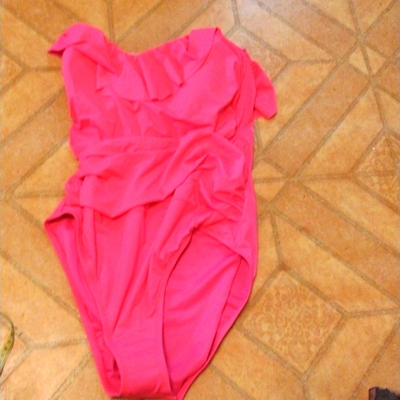 Bleu Rod Beattie Other - Bleu Rod Beastie one piece ruffled swimsuit new without back strap